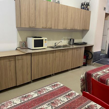 Lind Guest House B&B ギュムリ エクステリア 写真