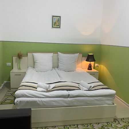 Lind Guest House B&B ギュムリ エクステリア 写真