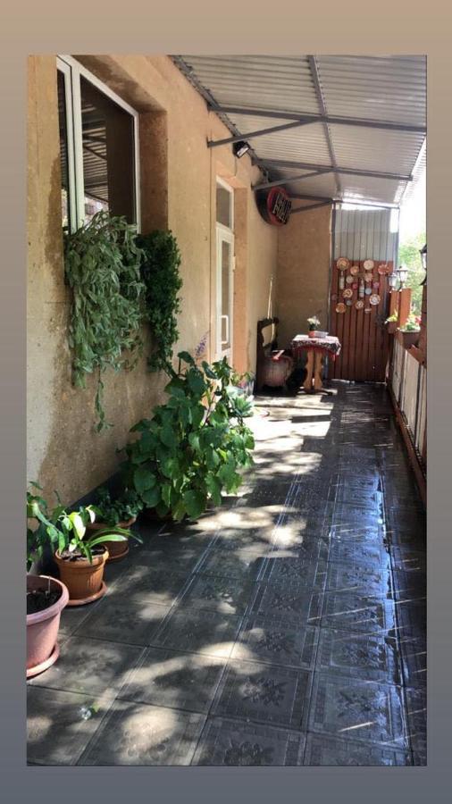 Lind Guest House B&B ギュムリ エクステリア 写真