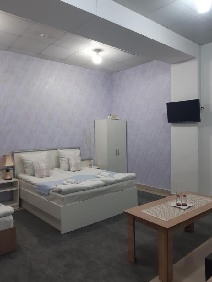 Lind Guest House B&B ギュムリ エクステリア 写真