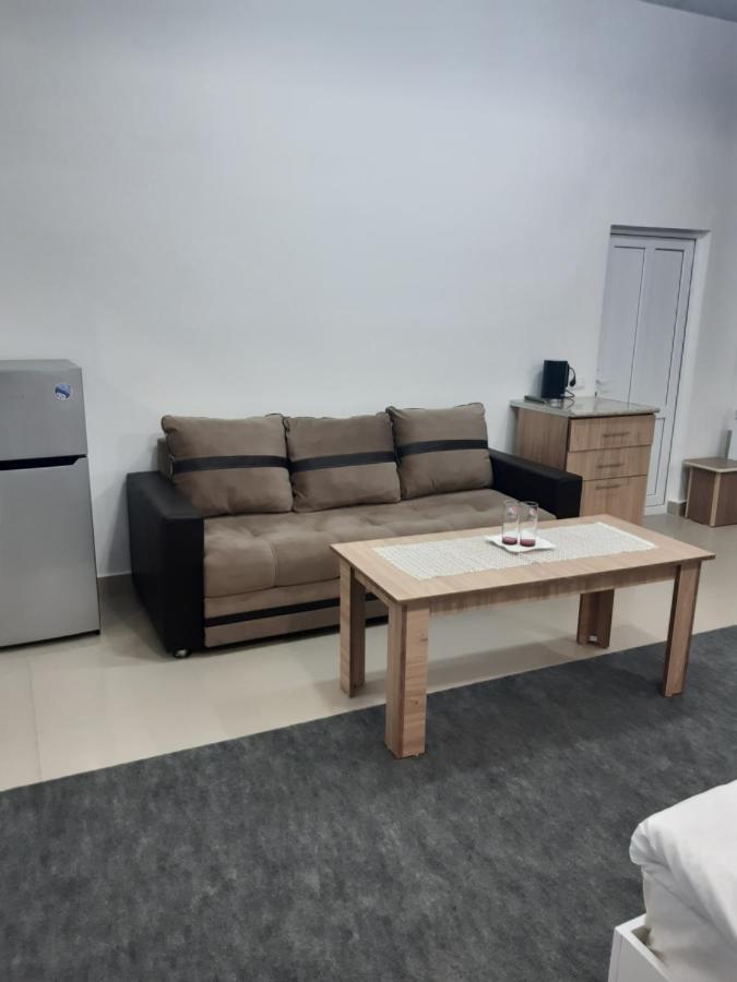 Lind Guest House B&B ギュムリ エクステリア 写真