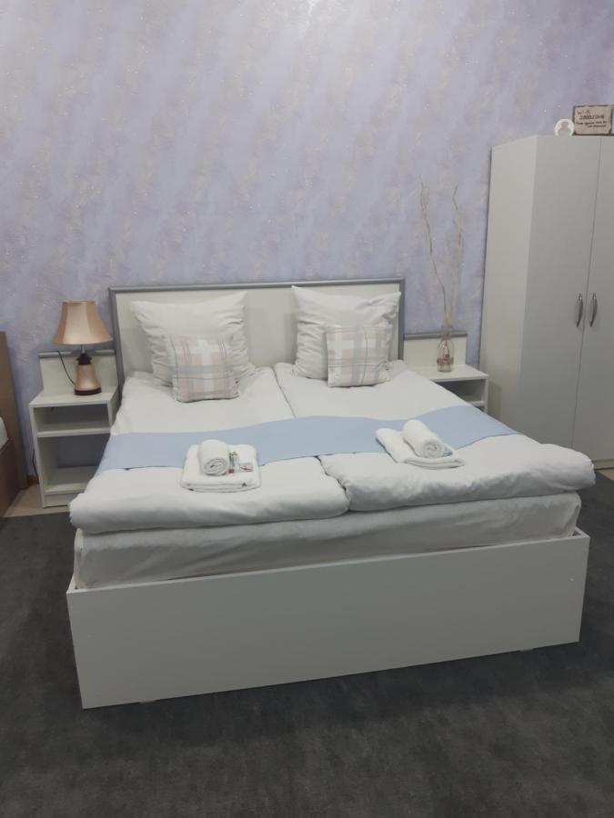 Lind Guest House B&B ギュムリ エクステリア 写真