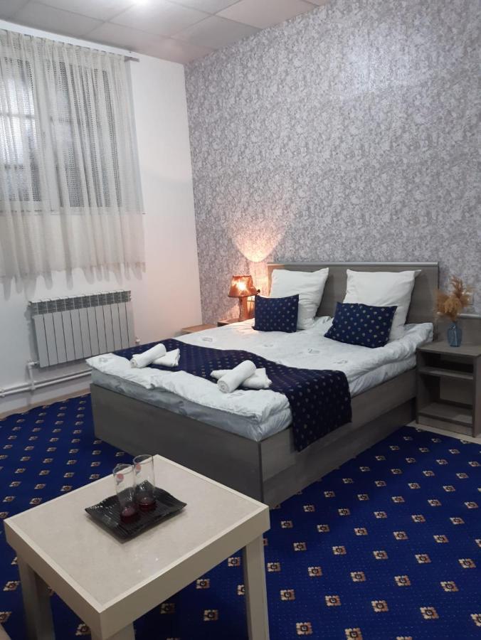 Lind Guest House B&B ギュムリ エクステリア 写真