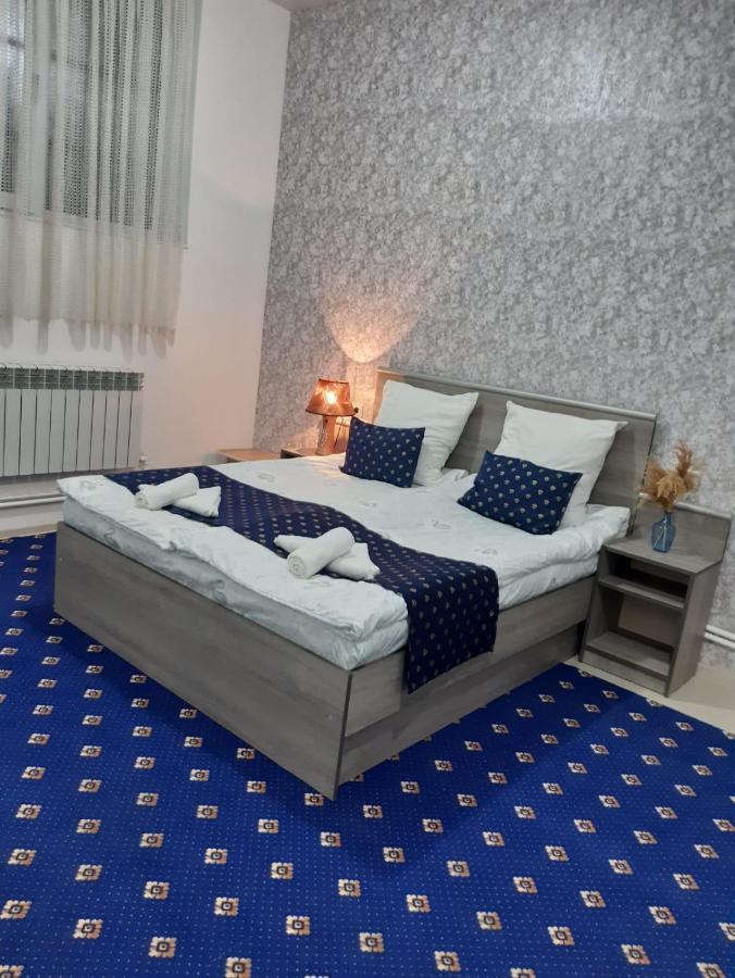 Lind Guest House B&B ギュムリ エクステリア 写真