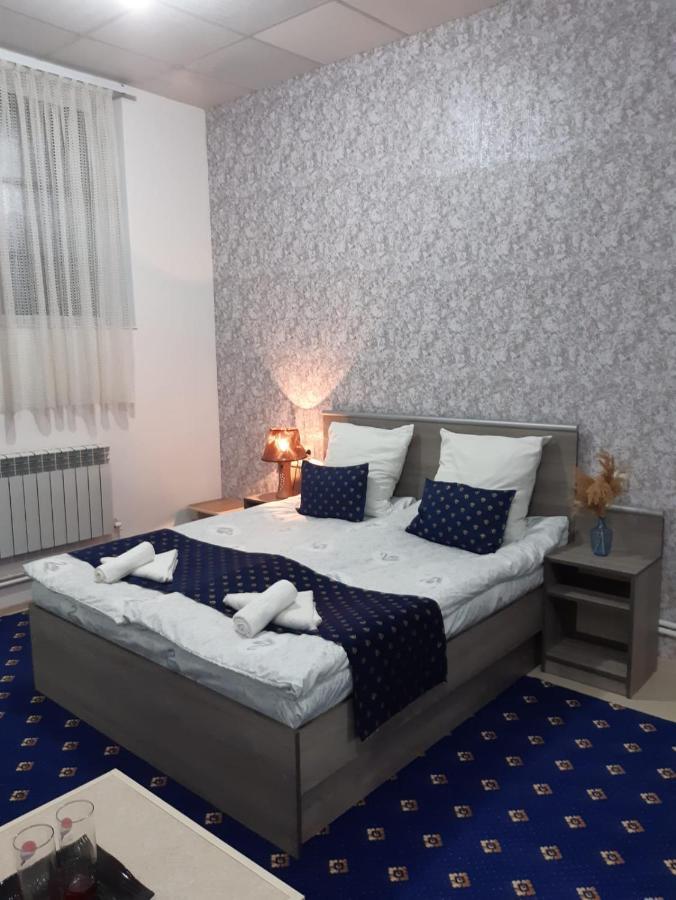 Lind Guest House B&B ギュムリ エクステリア 写真