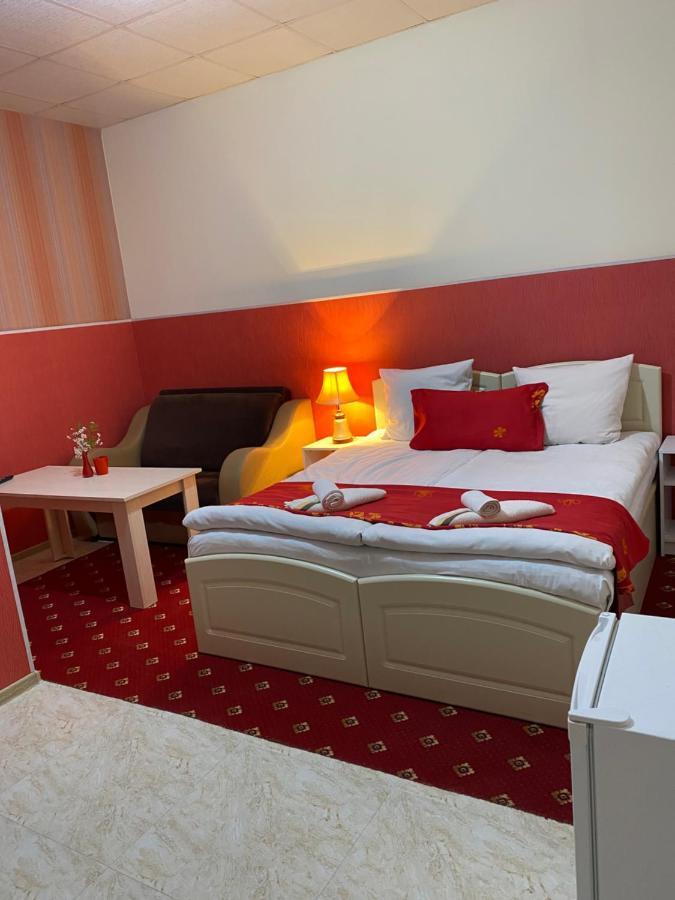 Lind Guest House B&B ギュムリ エクステリア 写真