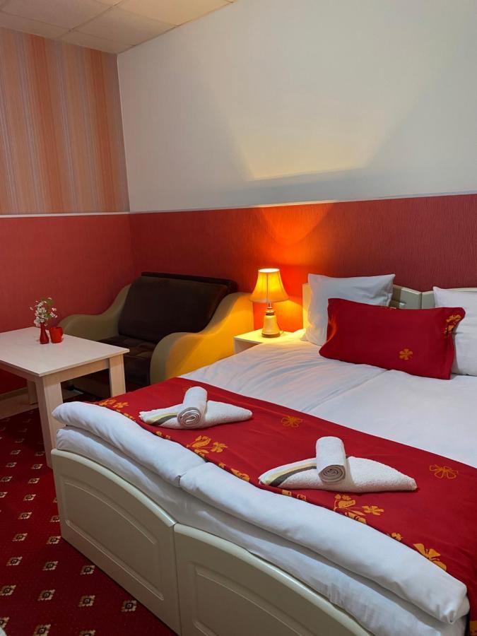 Lind Guest House B&B ギュムリ エクステリア 写真