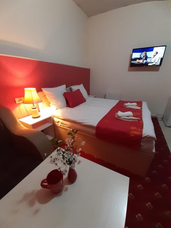 Lind Guest House B&B ギュムリ エクステリア 写真