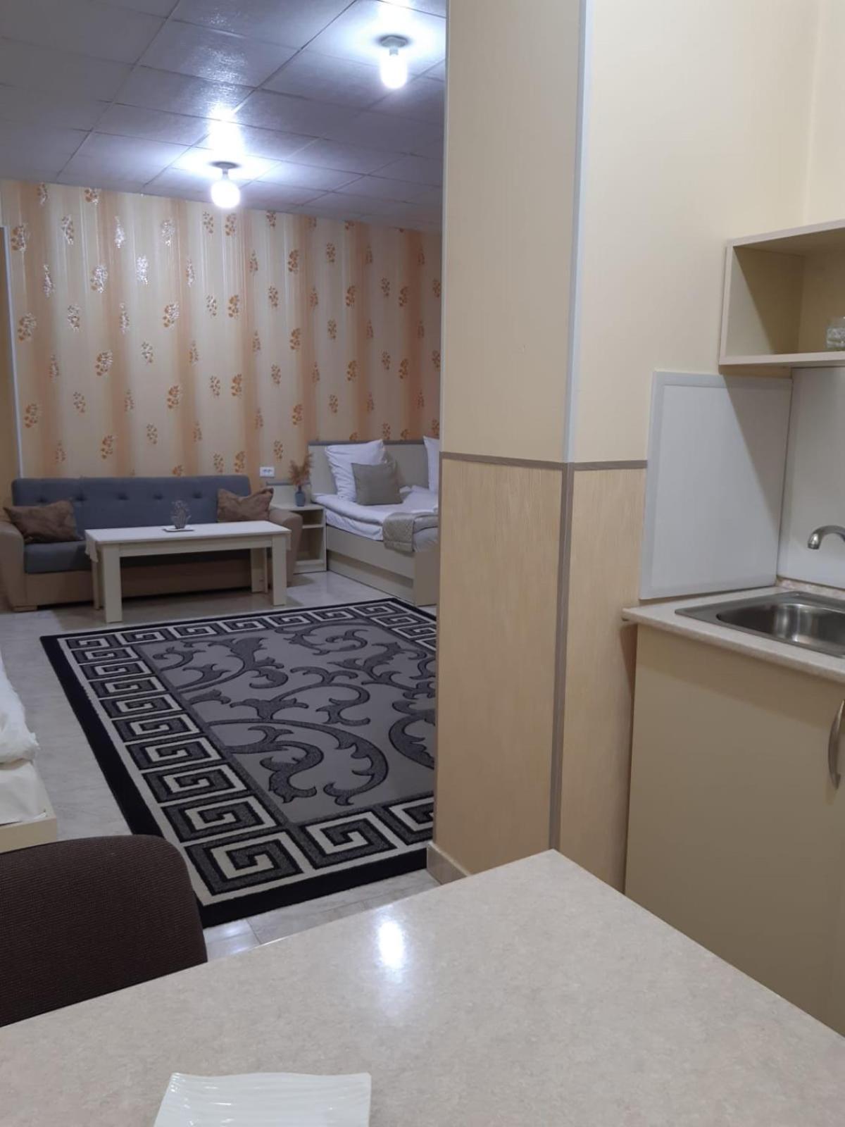 Lind Guest House B&B ギュムリ エクステリア 写真