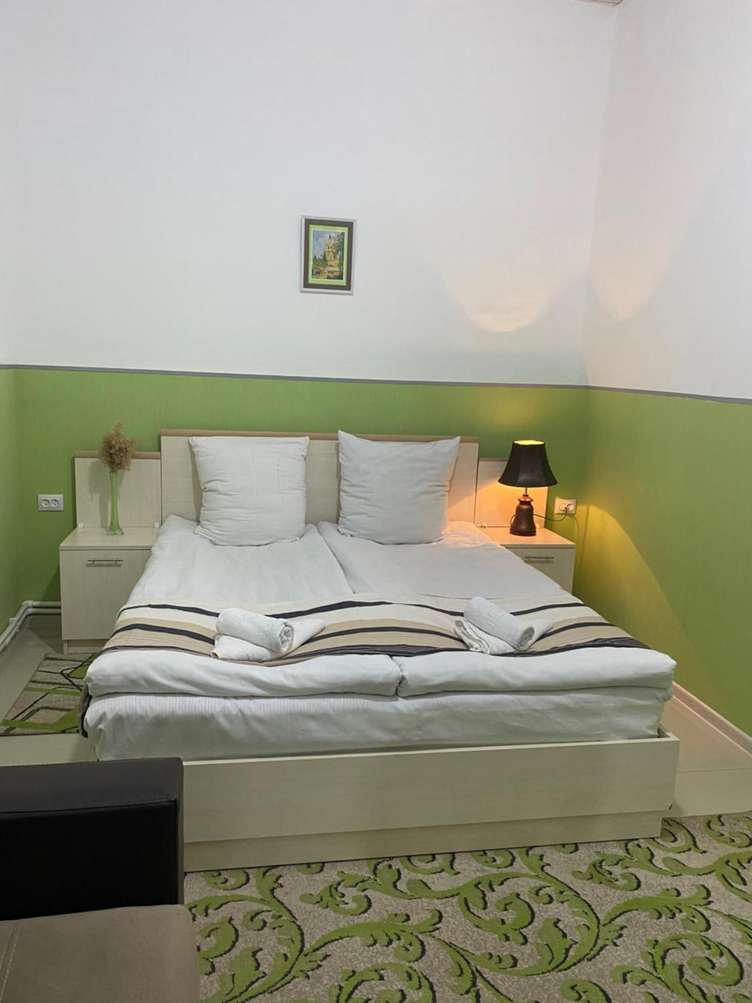 Lind Guest House B&B ギュムリ エクステリア 写真